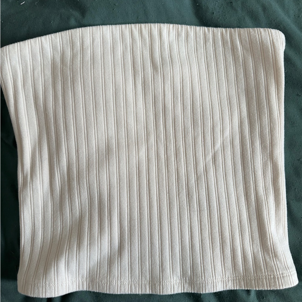 Elegant White Ribbed Top